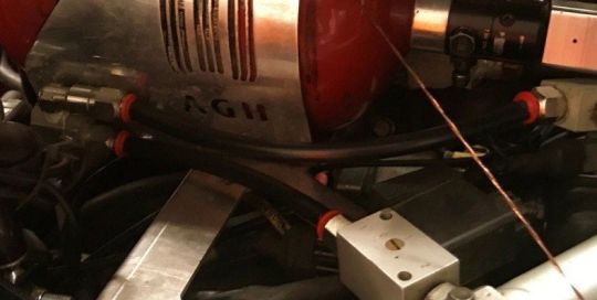 Polyamidová hadice v pneumatickém okruhu řazení závodního vozu AGH Racing 10 1 2